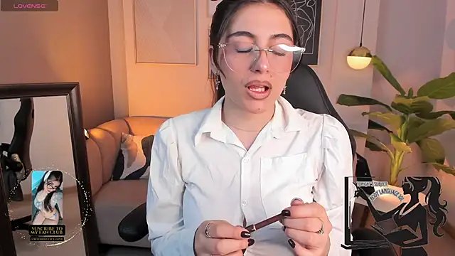 Ellie Jhonson   online show from October 27, 12:04 am