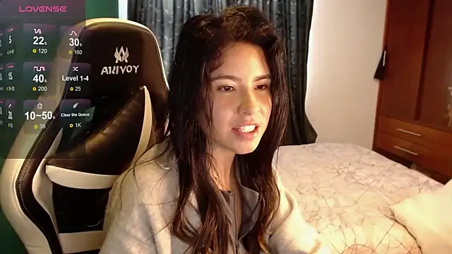 Snapshot of alice_middlee chatting on May 11, 4:59 pm alice middlee online show from May 11, 4:59 pm