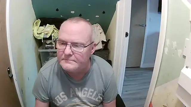 FriendlyDave online show from February 8, 11:01 am