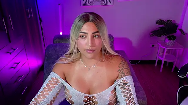 Snapshot of a_belladanger chatting on May 7, 2:06 am a belladanger online show from May 7, 2:06 am