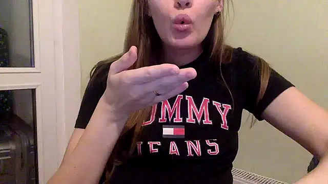 Snapshot of vanessa4you chatting on February 5, 3:34 am vanessa4you online show from February 5, 3:34 am
