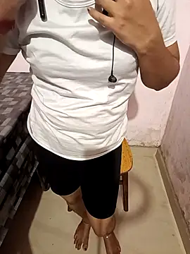 Mallu-Gayathri Arun online show from February 24, 2:15 pm