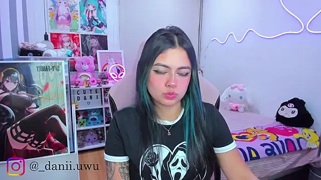 CuteDani  online show from January 9, 7:00 am