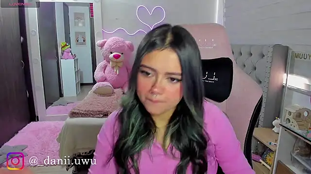 Snapshot of CuteDani_ chatting on July 15, 5:18 pm CuteDani online show from July 15, 5:18 pm