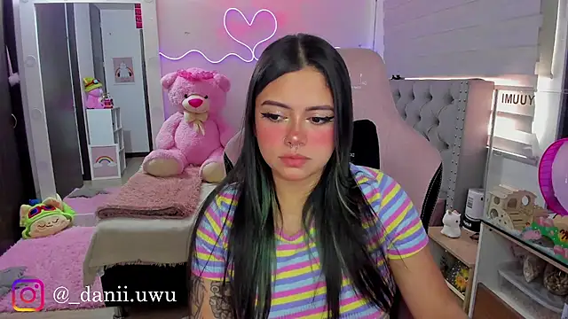Snapshot of CuteDani_ chatting on July 24, 2:37 pm CuteDani online show from July 24, 2:37 pm