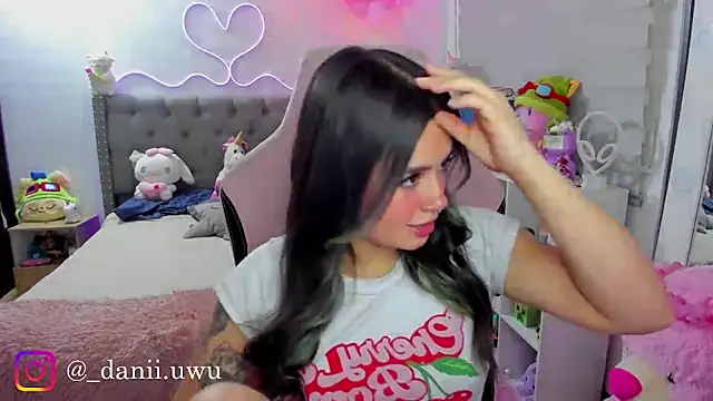 Snapshot of CuteDani_ chatting on August 5, 2:58 am CuteDani online show from August 5, 2:58 am