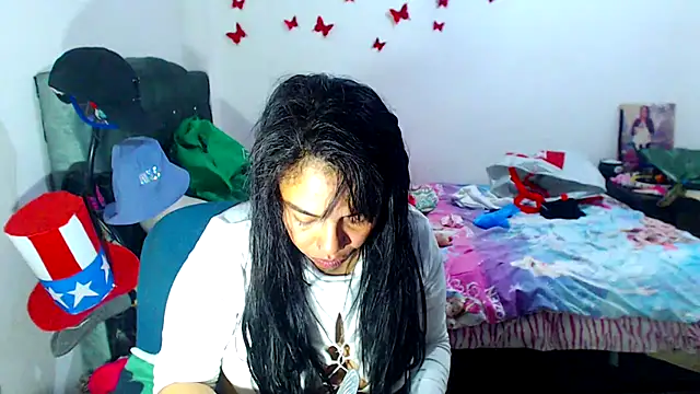 AmaraRoberts420 online show from September 17, 2:30 pm