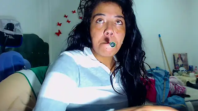 AmaraRoberts420 online show from November 9, 8:29 pm