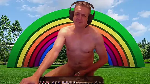 JulioMaximus online show from April 2, 11:52 am