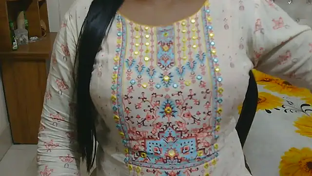 Snapshot of esita_1212 chatting on May 9, 3:17 pm esita 1212 online show from May 9, 3:17 pm