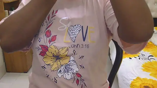 Snapshot of esita_1212 chatting on May 21, 4:47 pm esita 1212 online show from May 21, 4:47 pm