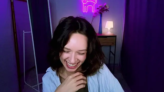 Snapshot of VivianLy_ chatting on February 2, 3:39 pm VivianLy online show from February 2, 3:39 pm