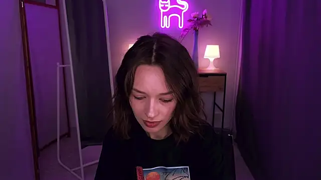 Snapshot of VivianLy_ chatting on February 14, 9:56 am VivianLy online show from February 14, 9:56 am