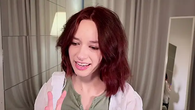 Snapshot of VivianLy_ chatting on March 12, 7:57 am VivianLy online show from March 12, 7:57 am