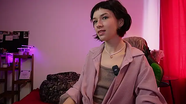 Snapshot of VivianLy_ chatting on February 15, 10:47 am VivianLy online show from February 15, 10:47 am