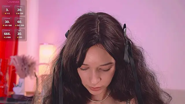 VivianLy  online show from June 30, 11:11 am