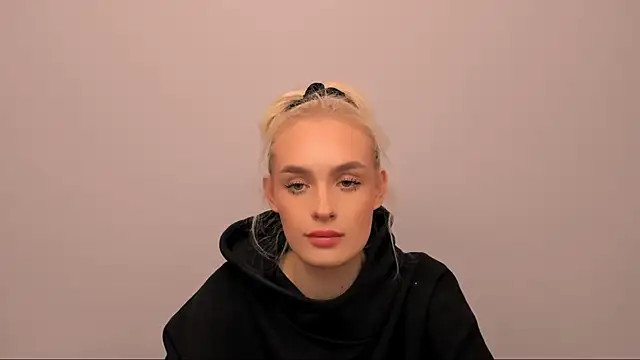 Snapshot of OliviaKisss chatting on February 12, 2:34 pm OliviaKisss online show from February 12, 2:34 pm