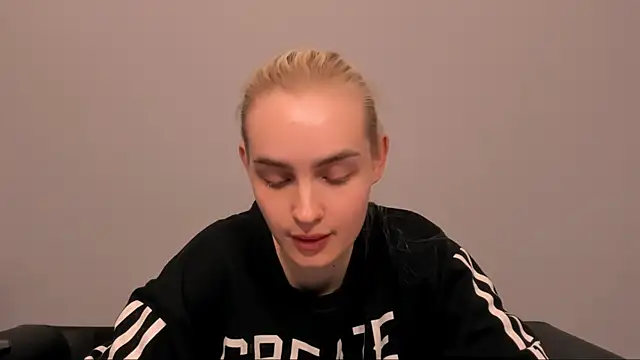 Snapshot of OliviaKisss chatting on February 25, 7:01 pm OliviaKisss online show from February 25, 7:01 pm