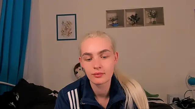 OliviaKisss online show from June 2, 6:32 pm