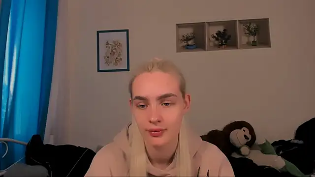 OliviaKisss online show from June 17, 12:50 pm