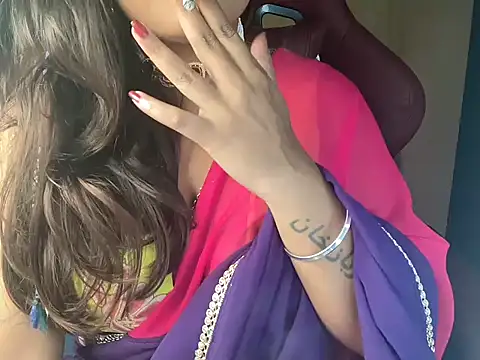 Snapshot of shanayaaa_1 chatting on January 30, 6:54 pm shanayaaa 1 online show from January 30, 6:54 pm