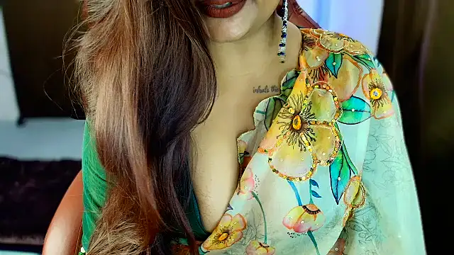 Snapshot of shanayaaa_1 chatting on October 21, 7:03 pm shanayaaa 1 online show from October 21, 7:03 pm