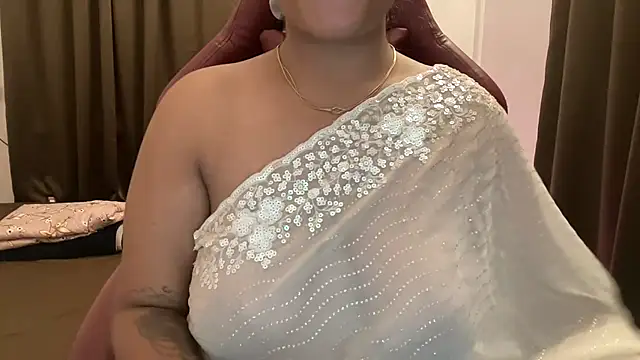 Snapshot of shanayaaa_1 chatting on August 2, 10:35 am shanayaaa 1 online show from August 2, 10:35 am