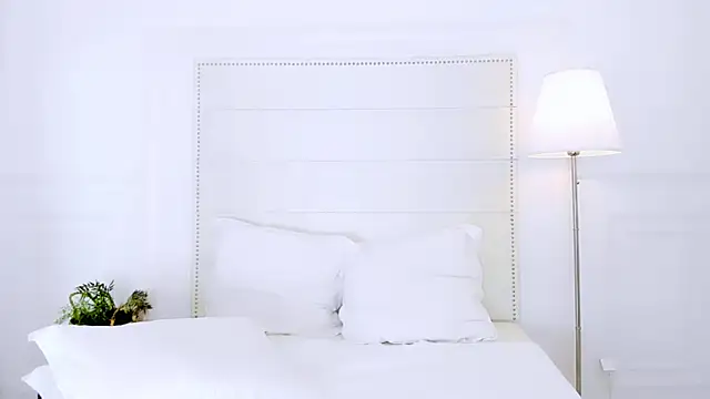 NaomiYuu online show from April 15, 2:07 am