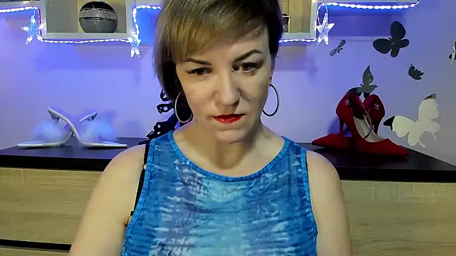 Snapshot of feliziaDesire chatting on January 23, 5:13 am feliziaDesire online show from January 23, 5:13 am