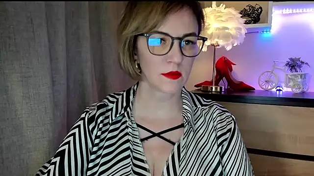 Snapshot of feliziaDesire chatting on October 12, 1:10 pm feliziaDesire online show from October 12, 1:10 pm