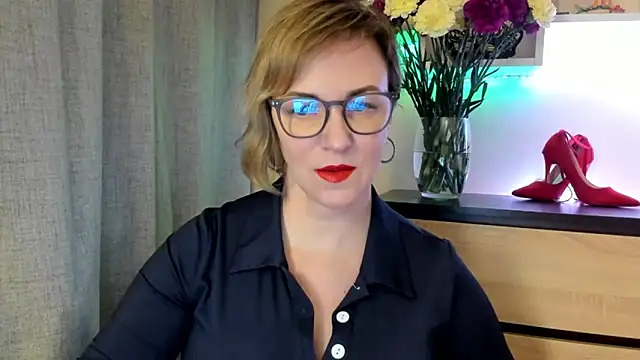 Snapshot of feliziaDesire chatting on October 15, 1:11 pm feliziaDesire online show from October 15, 1:11 pm