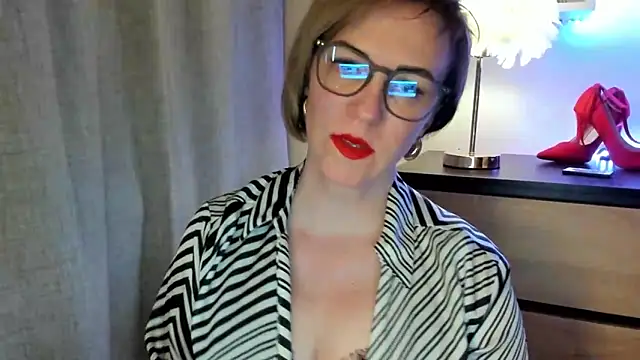 Snapshot of feliziaDesire chatting on October 19, 1:12 pm feliziaDesire online show from October 19, 1:12 pm