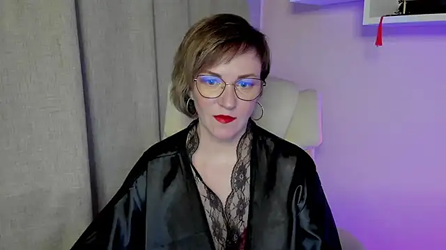 Snapshot of feliziaDesire chatting on May 11, 11:05 am feliziaDesire online show from May 11, 11:05 am