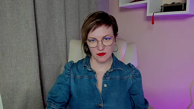Snapshot of feliziaDesire chatting on May 17, 11:39 am feliziaDesire online show from May 17, 11:39 am