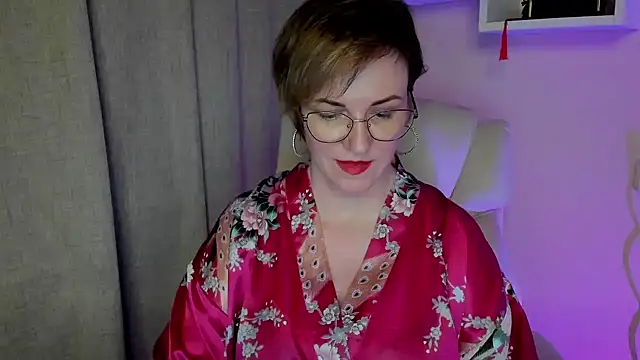 Snapshot of feliziaDesire chatting on June 7, 7:06 pm feliziaDesire online show from June 7, 7:06 pm