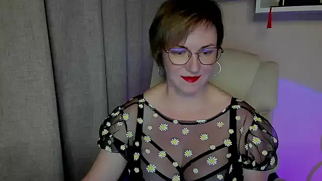 Snapshot of feliziaDesire chatting on June 12, 4:28 pm feliziaDesire online show from June 12, 4:28 pm
