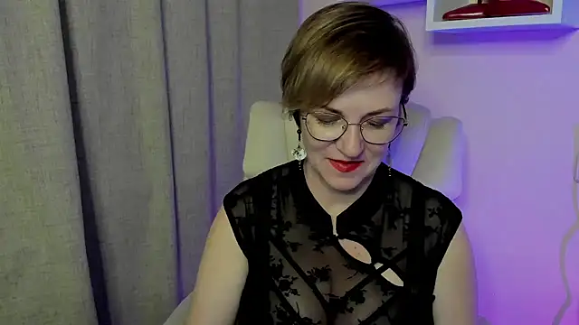 Snapshot of feliziaDesire chatting on June 25, 1:04 pm feliziaDesire online show from June 25, 1:04 pm