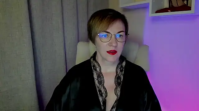 Snapshot of feliziaDesire chatting on July 3, 3:46 am feliziaDesire online show from July 3, 3:46 am