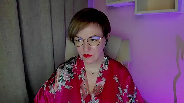 Snapshot of feliziaDesire chatting on July 7, 6:05 am feliziaDesire online show from July 7, 6:05 am
