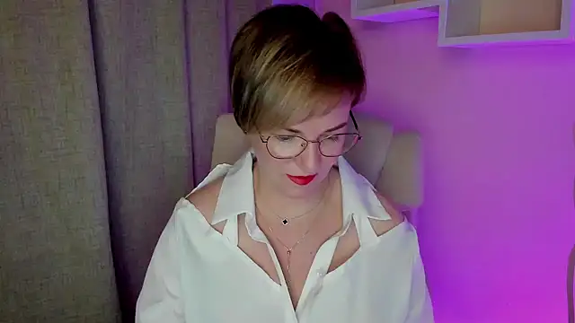 Snapshot of feliziaDesire chatting on July 9, 5:44 am feliziaDesire online show from July 9, 5:44 am