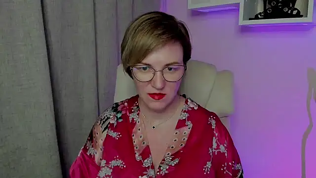Snapshot of feliziaDesire chatting on July 13, 6:11 pm feliziaDesire online show from July 13, 6:11 pm