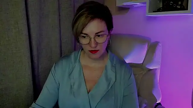 Snapshot of feliziaDesire chatting on July 16, 3:45 am feliziaDesire online show from July 16, 3:45 am