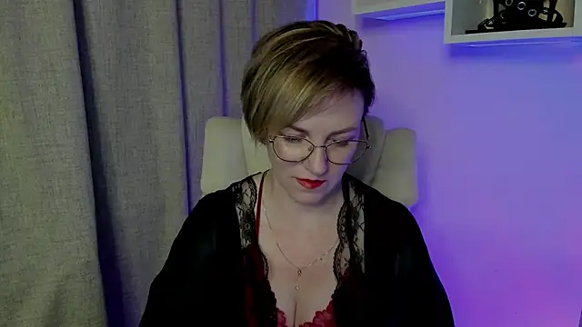 Snapshot of feliziaDesire chatting on July 21, 1:24 pm feliziaDesire online show from July 21, 1:24 pm