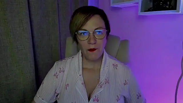 Snapshot of feliziaDesire chatting on July 22, 3:31 am feliziaDesire online show from July 22, 3:31 am