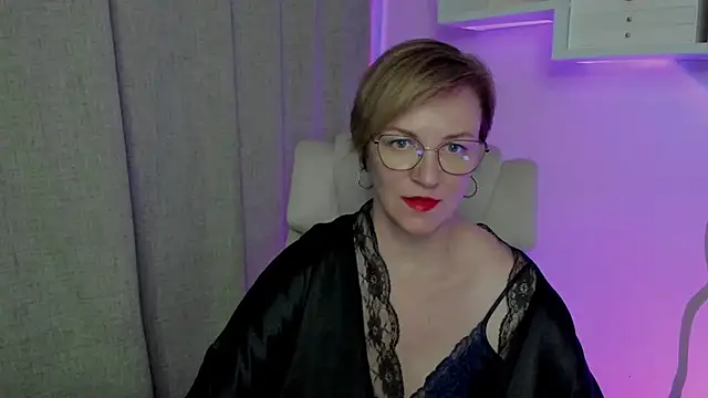 Snapshot of feliziaDesire chatting on August 3, 3:38 pm feliziaDesire online show from August 3, 3:38 pm