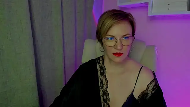 Snapshot of feliziaDesire chatting on August 4, 3:43 am feliziaDesire online show from August 4, 3:43 am