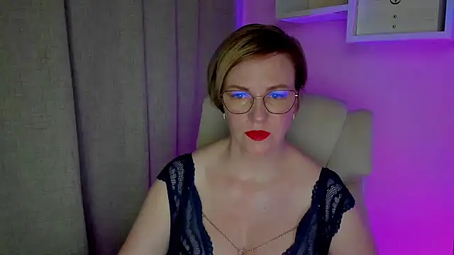 Snapshot of feliziaDesire chatting on August 6, 3:52 am feliziaDesire online show from August 6, 3:52 am