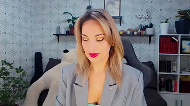 MillaXQueen online show from February 4, 3:29 pm