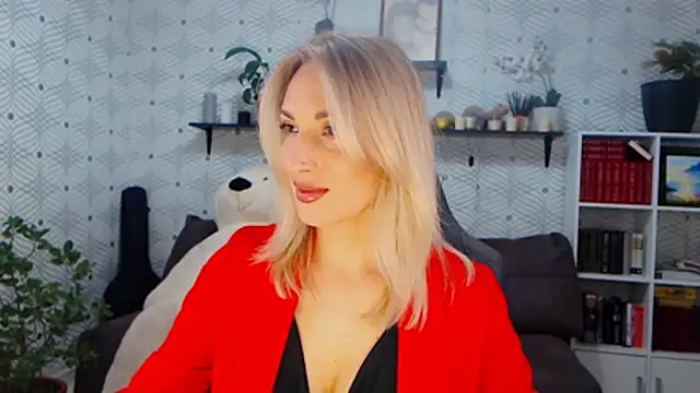 MillaXQueen online show from March 5, 2:46 pm