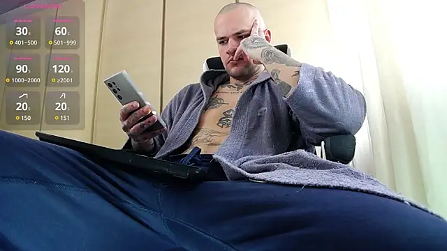 Snapshot of FindomJason chatting on January 4, 8:17 am FindomJason online show from January 4, 8:17 am